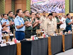PenPanglima TNI Dampingi Presiden Berikan Taklimat kepada 1.500 Komandan Satuan TNI di Unhan Bogor(Puspen TNI)