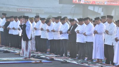 PANGKORMAR SHOLAT IDUL ADHA 1447 H BERSAMA RIBUAN MASYARAKAT DAN KELUARGA BESAR KORPS MARINIR