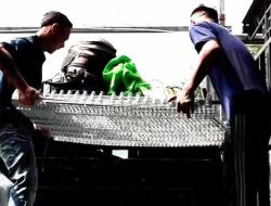 Lapas ‘de Guns’ Kirim 85 Set Baterai Kandang Ayam ke Jambi