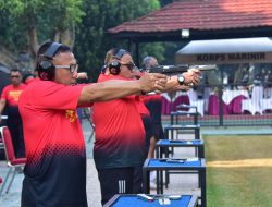 PANGKORMAR TINGKATKAN KESIAPSIAGAAN PRAJURIT MELALUI LATIHAN MENEMBAK