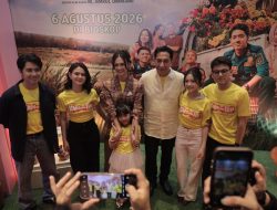 Film Kado Untuk Ibu, Drama Keluarga Paling Plot Twist Tahun Ini!Masuk Ketawa, Keluar Nangis SesenggukanFilm Kado Untuk Ibu tayang mulai 6 Agustus 2026 di bioskop