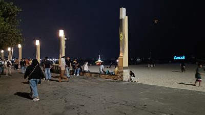 Malam Minggu di Pantai Ancol, Kafe Hoax Jadi Pilihan Bersantai Menikmati Suasana Tepi Laut