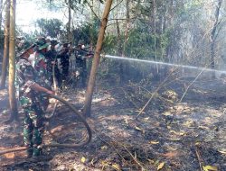 Gambut Jadi Medan Tempur, Satgas Darat Lanud Sjamsudin Noor Pantang Pulang Sebelum Bara Terkendali